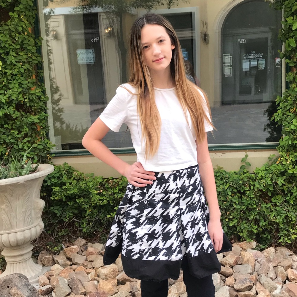 Candie’s Cute Skirt - Picture 1 of 5